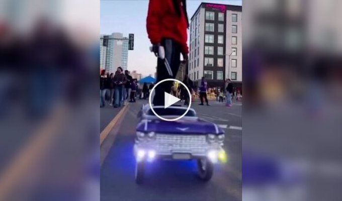 Парень собрал электроскейт в виде машины