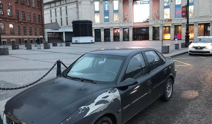 В Санкт-Петербурге продают автомобиль с невероятной историей (6 фото)