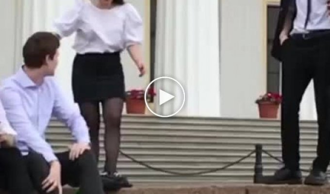Выпускница Горного университета прыгнула в одежде в Неву