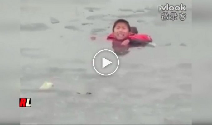 Как спасали мальчика из ледяной воды