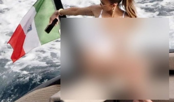 Ben, look what you've lost: Jennifer Lopez takes photos of her butt (3 photos + video)