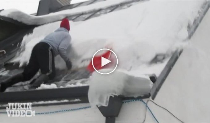 Как нельзя чистить снег с крыши