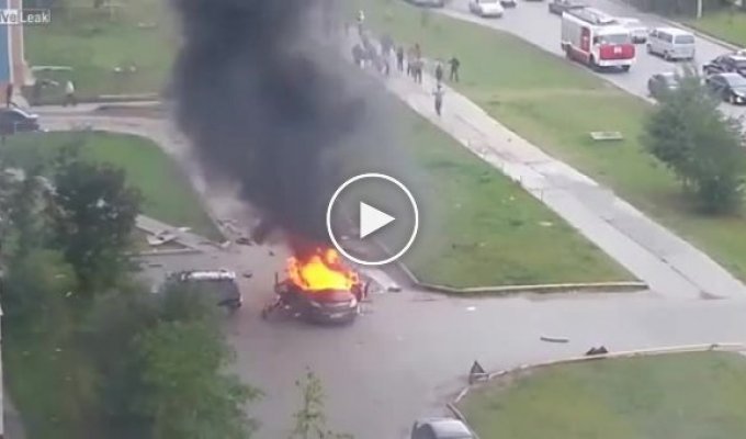 Взрыв машины во дворе