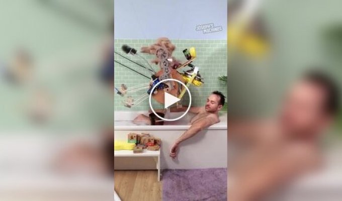 Энтузиаст собрал самый сложный и ненужный механизм для мытья человека