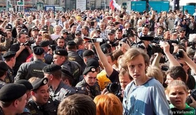 Как разогнали очередной "марш несогласных" (42 фото)
