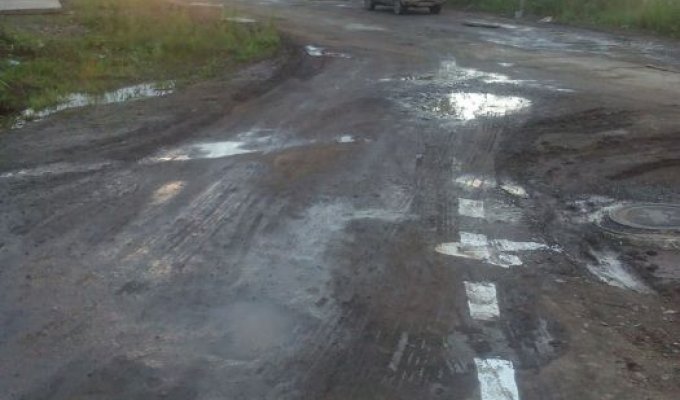 В Красноярском крае тоже любят наносить дорожную разметку поверх грязи (4 фото)
