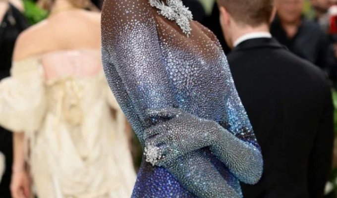 Анок Яй признана моделью года (4 фото)