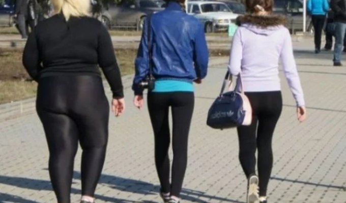 25 "weighty" proofs that leggings don't suit every girl! (25 photos)
