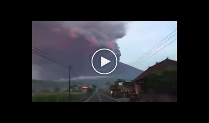 На Бали проснулся вулкан Агунг