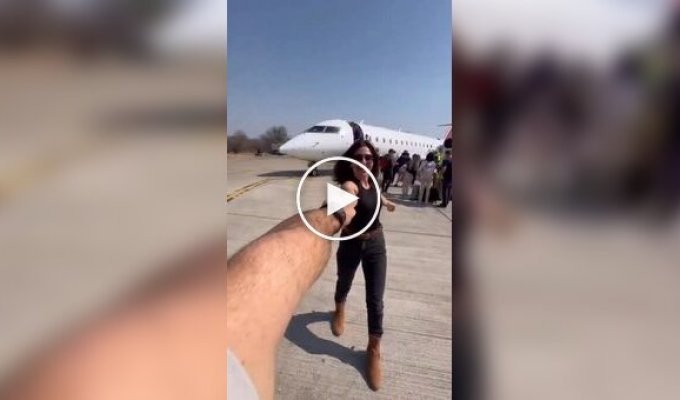 Закрутил красотку в вихре