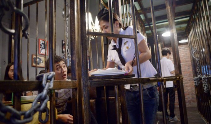 Тематический ресторан в Китае 'Тюрьма' (12 фото)
