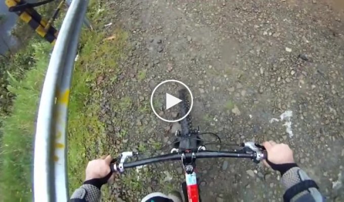 Неудачный прыжок на велосипеде