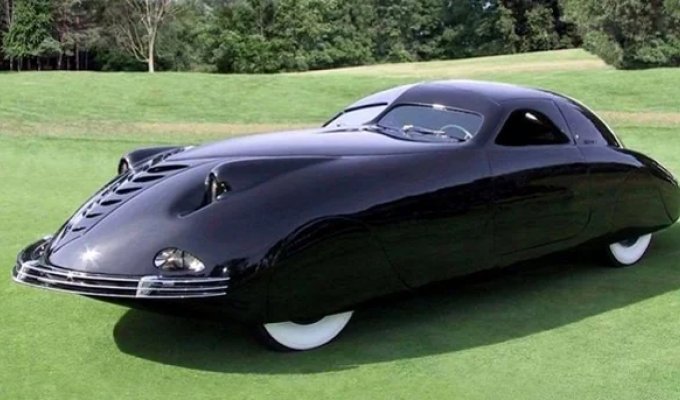The Phantom Corsair "Car of Tomorrow": A Stunning Blend of Beauty and Impracticality (11 Photos)