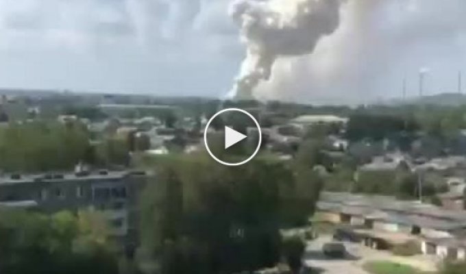 Eyewitnesses report a large fire in the Voskresensky district of the Moscow region