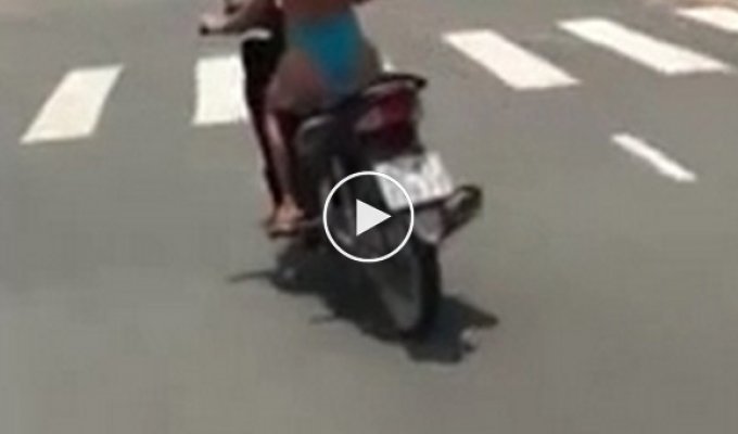 Почему не стоит приставать к девушкам на мотоцикле
