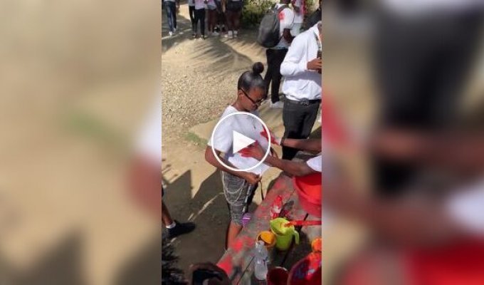 Найкраща робота: креатив з відбитками на футболках