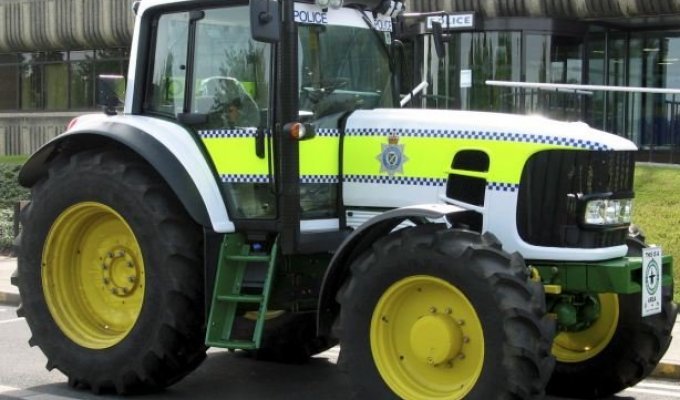 В Англии полицейские станут трактористами
