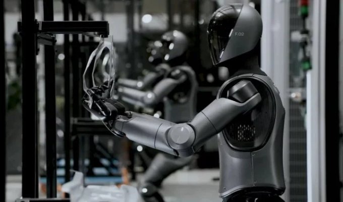 BMW showed robot workers (3 photos + video)