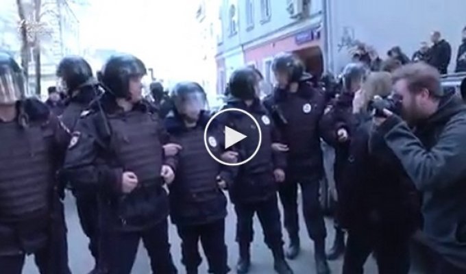 Алексей Навальный был задержан на Тверской улице во время антикоррупционной акции в Москве