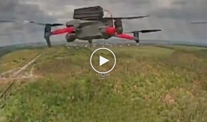 Украинские FPV-дроны сбивают пару российских квадрокоптеров на Бахмутском направлении