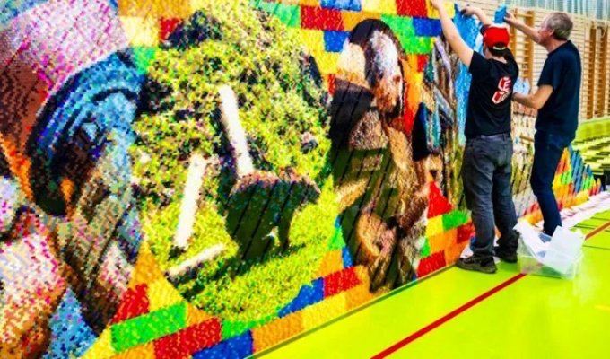 В Швейцарии собрали самую большую в мире фреску из конструктора Lego (3 фото + 1 видео)