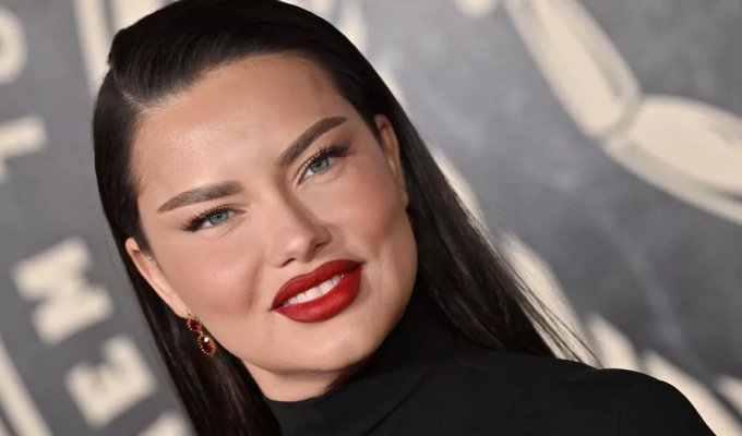 “This is the face of a tired mother”: Adriana Lima responded to criticism (7 photos + 1 video)
