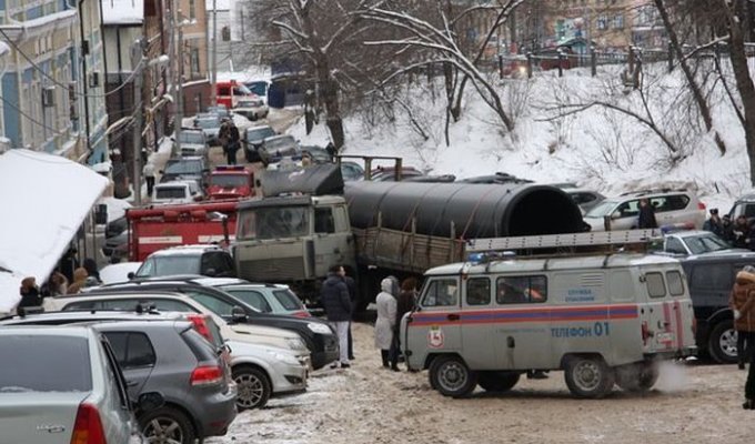 В Н.Новгороде МАЗ повредил 19 припаркованных авто (4 фото + видео)