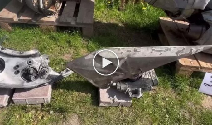 Фрагменты российской ракеты «Кинжал», сбитой над Киевом в ночь с 3 на 4 мая украинским ЗРК «Патриот»