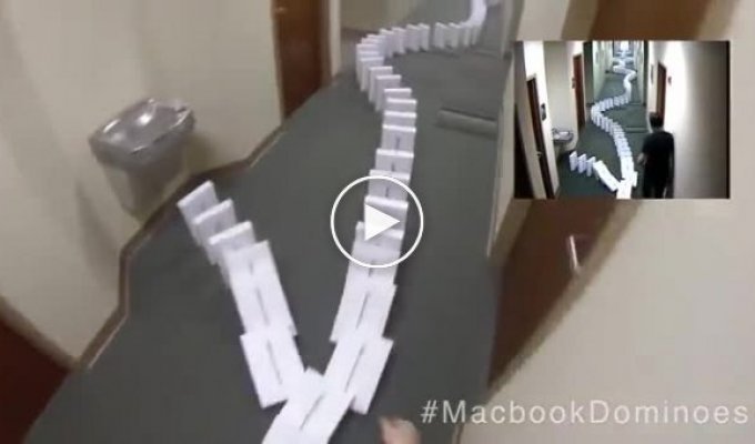 Домино из 4 тысяч Macbook Air