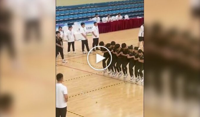 Школьники установили рекорд по прыжкам со скакалкой