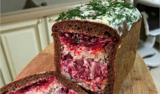 В Твиттере показали сельдь под шубой в хлебе и вдохновили народ на новые рецепты (12 фото)