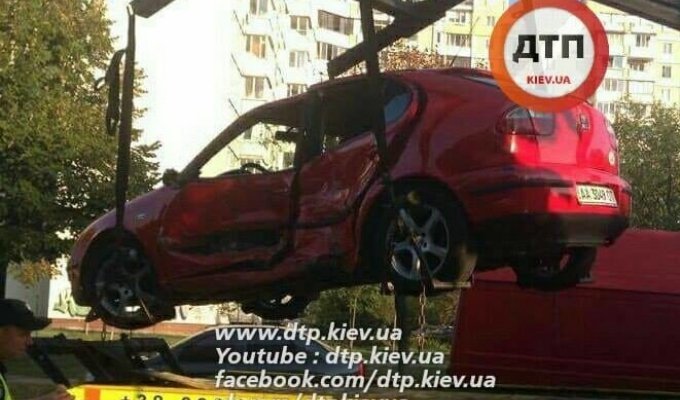 В Киеве пьяный водитель устроил ДТП и сбежал: опубликованы фото