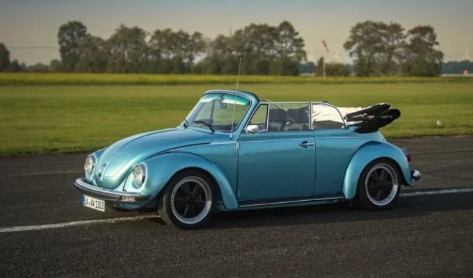 Classic Beetle Powered by Tesla Motor and Porsche Battery (4 Photos)