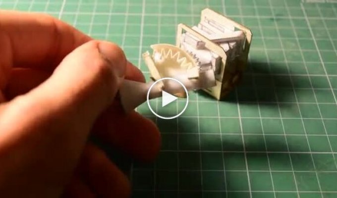 Видеоблогер собрал миниатюрный работоспособный двигатель V8 из бумаги