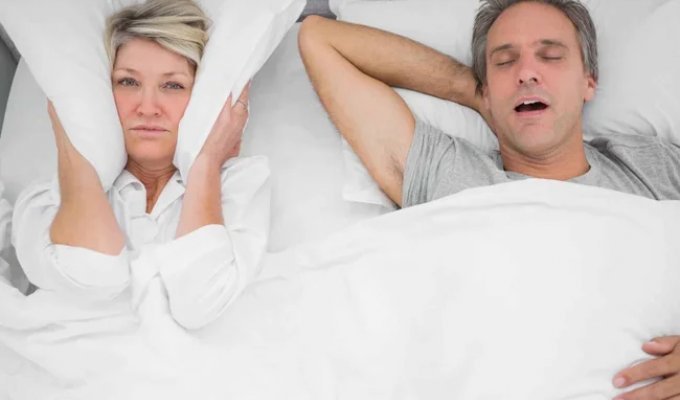 Quiet sleep: three simple tips from sleep experts on how to deal with snoring (5 photos)