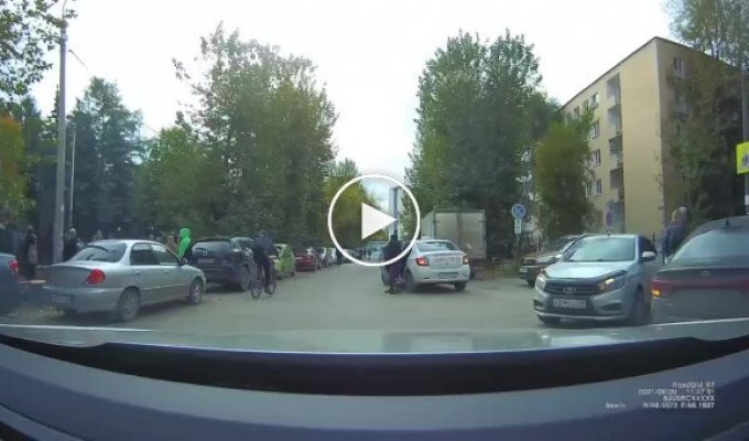 Начало стрельбы в Перми. Видео от случайного водителя, который проезжал мимо Тимура Бекмансурова