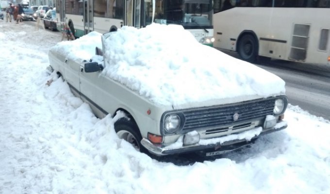 Припарковался на всю зиму? (3 фото)