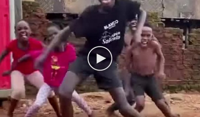Задорные танцы африканских детей