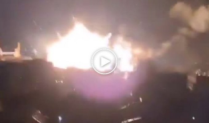 Момент детонации на ВДК Новочеркасск в порту оккупированной Феодосии
