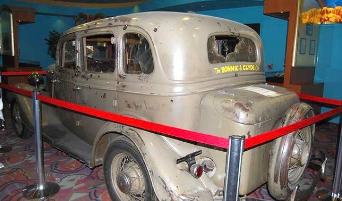 Bonnie and Clyde's favorite car (5 photos)