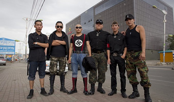 Монгольские неонацисты (6 фото)
