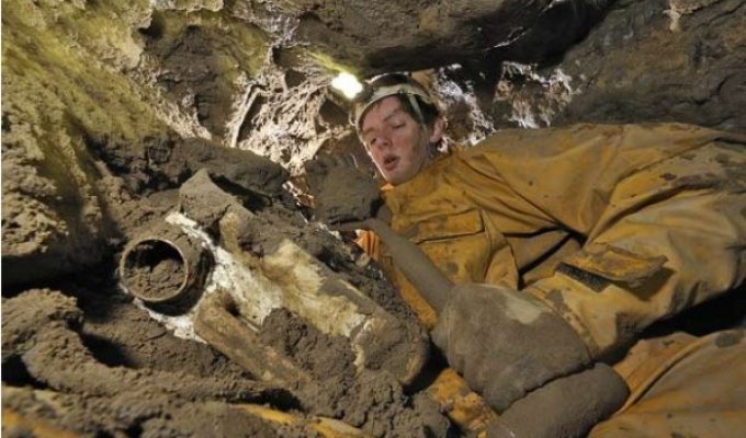 Спелеологи исследуют пещеры (7 фото)