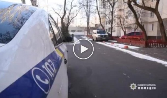 На автозаправке в Одессе задержали иностранца с боевыми гранатами