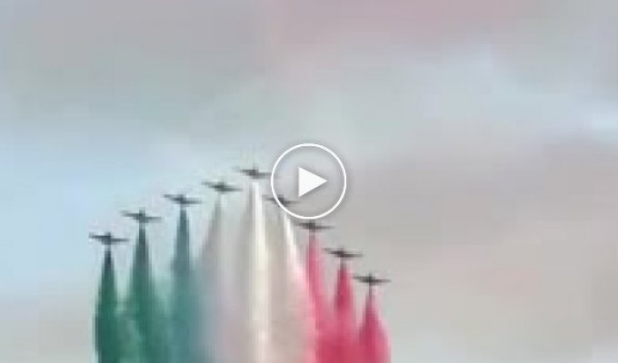 Итальянские военные поддержали свой народ необычным образом