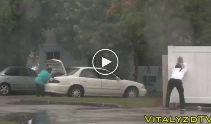 В Маями бушует зомби и нападает на людей