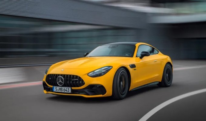 The slowest Mercedes-AMG GT became cheaper by 49 thousand euros (3 photos)
