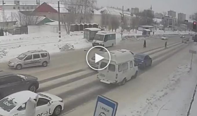 Ульяновский таксист сбил молодую девушку