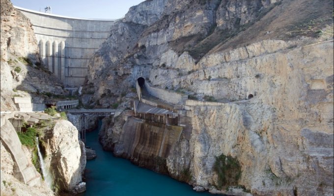 Чиркейская ГЭС на Северном Кавказе (27 фото)