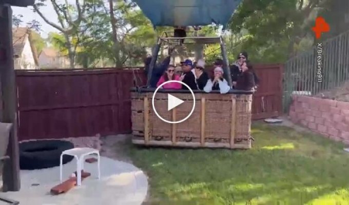 Повітряна куля приземлилася на задньому дворі американця