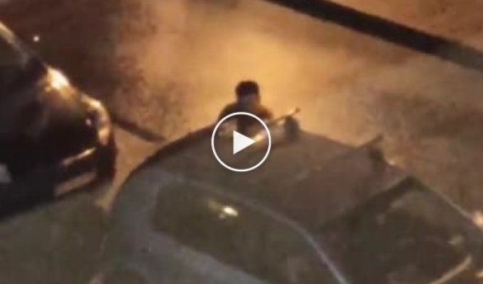 Инопланетяне в Петербурге мужчина в трусах бегал по улице и требовал вызвать десант